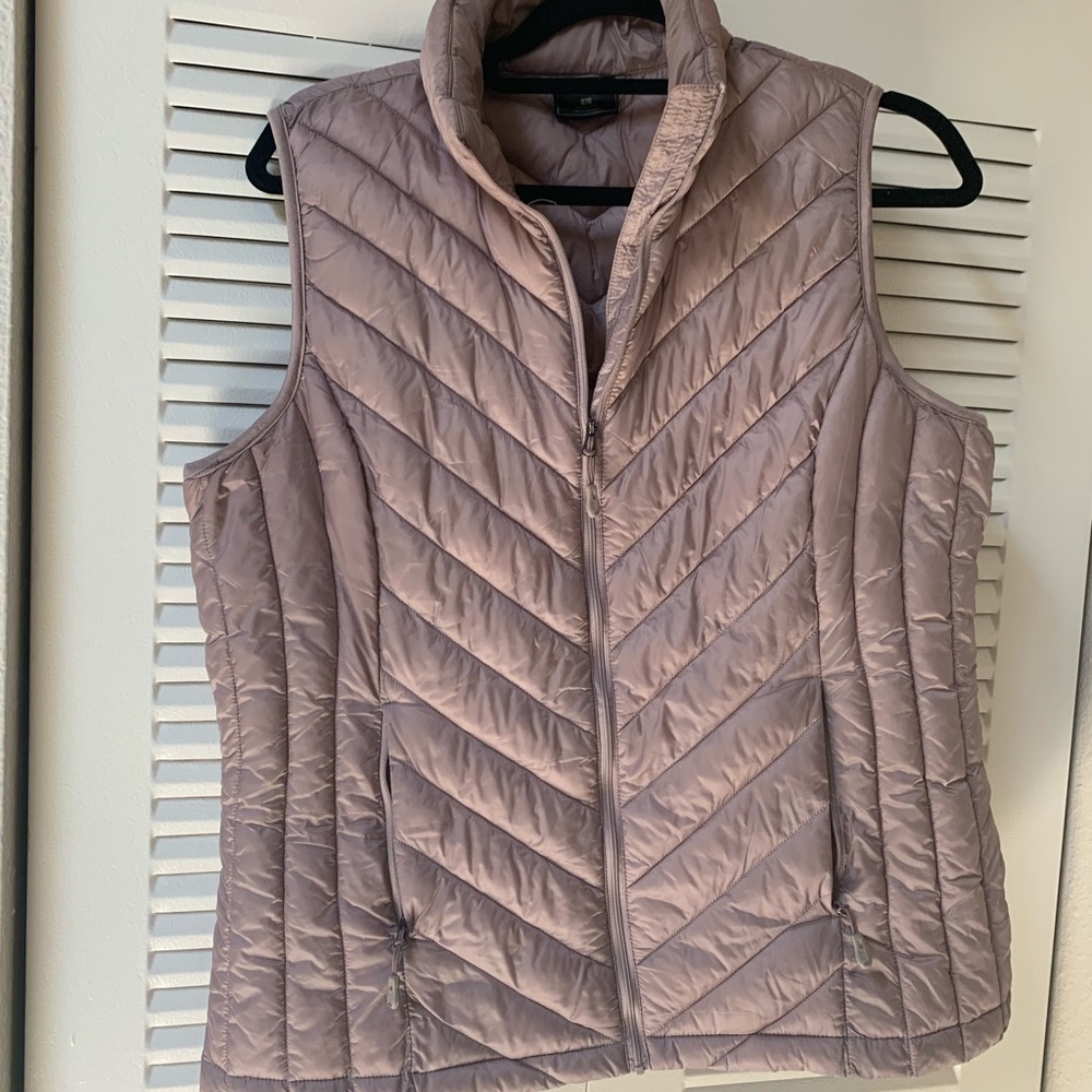 32 degrees heat sleeveless jacket. L
